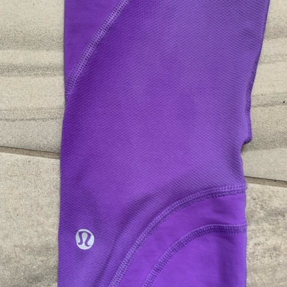 Lululemon Run Inspire II Purple Crops, Size 4 - Picture 2 of 4